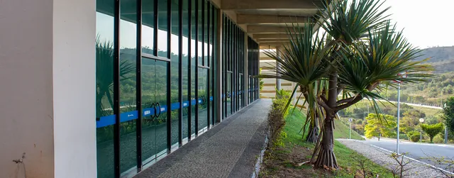 Corredores externos, jardins e acessos do Terra Santa